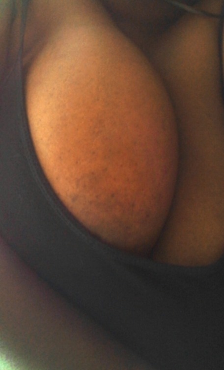 nerdydreadhead:  No bra and a tank👌👌
