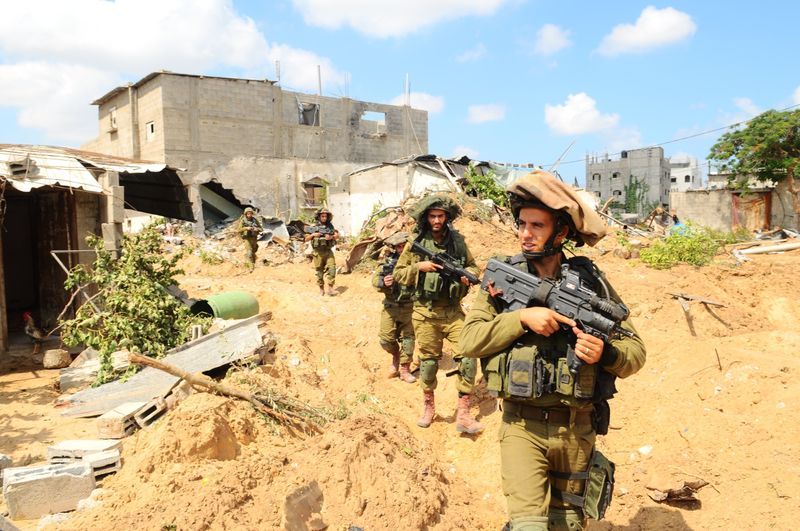 semperannoying:  Pictures of Israeli Defense Force members engaging in Operation