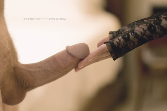 tintelrobbel:  kinkycouple1409:  This cock is the way I like !!!😍😍😍  ♥