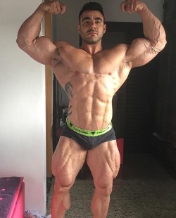Musclegodselfies:  Rafael Brandao