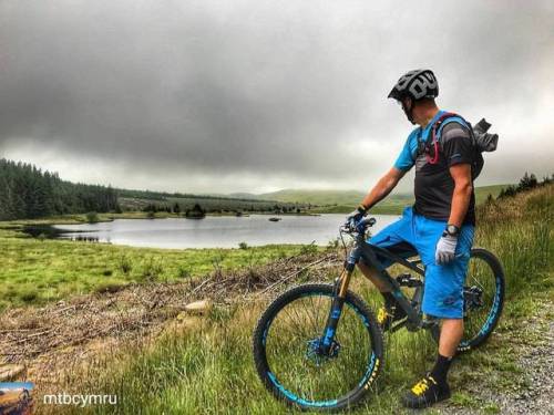 talkmtb: @Regrann from @mtbcymru - Bwlch Nant yr Arian on a cloudy evening #mtb #Wales #findyourepic