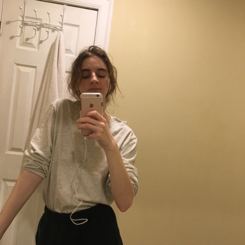 smokedgouda:smokedgouda:im a scruffy bitch and i love mirror selfiesim thinking abt that one flower 