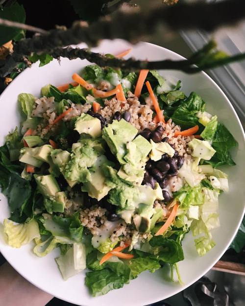 fruitaayy:Happy Thursday darlings! ✨ Came home from class to whip up this tasty salad had it last ni