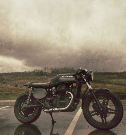 brothermoto:  Our friend Chuck’s CX500 sporting some shorties and black on black 