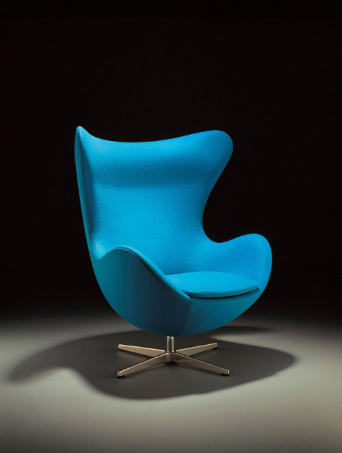 Arne Jacobsen, armchair Egg (Aegget) 1957-58. © Republic of Fritz Hansen.