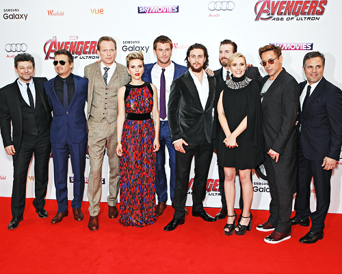 Andy Serkis, Jeremy Renner, Paul Bettany, Scarlett Johansson, Chris Hemsworth, Aaron Taylor-Johnson,