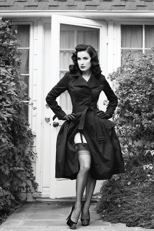 Dita von Teese Follow In search of beauty and please don’t copy…. reblog Only high resolution pictur