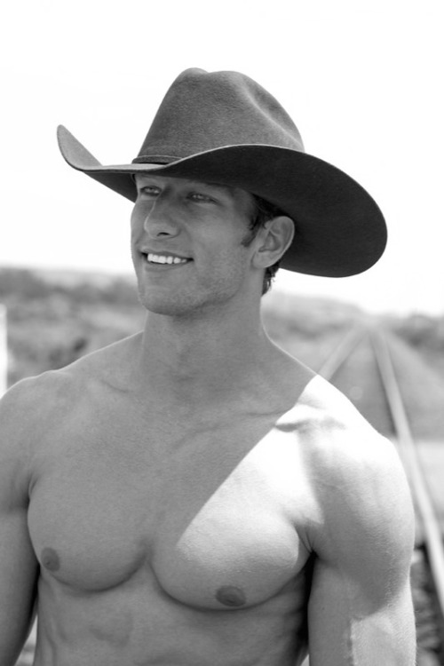 southhallspsu:  Cowboy adonis