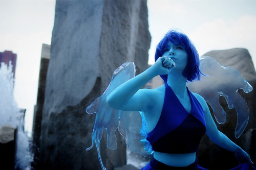 cowbuttcrunchies:  I hear you laughing, saying: “Darlin’, there’s no need to fear. You know how to swim.Lapis Lazuli / Cowbutt Crunchies Cosplay (Facebook) 