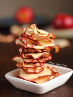 fit-personality:  beautifulpicturesofhealthyfood:  Baked Apple Chips…RECIPE  One of my all time favorite snacks y’all. 