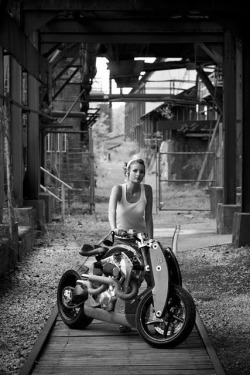 hotrodzandpinups:  Biker Babe Wednesday 