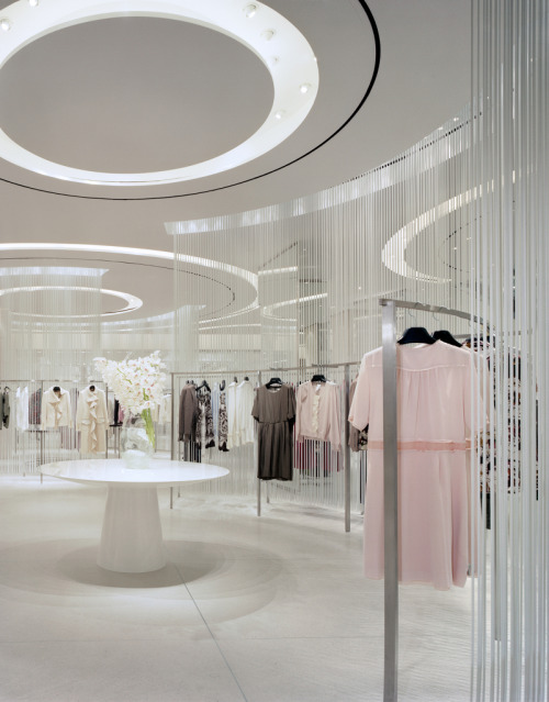 {To close off the week, going to give you a double-shot of retail therapy courtesy of one of Canada&