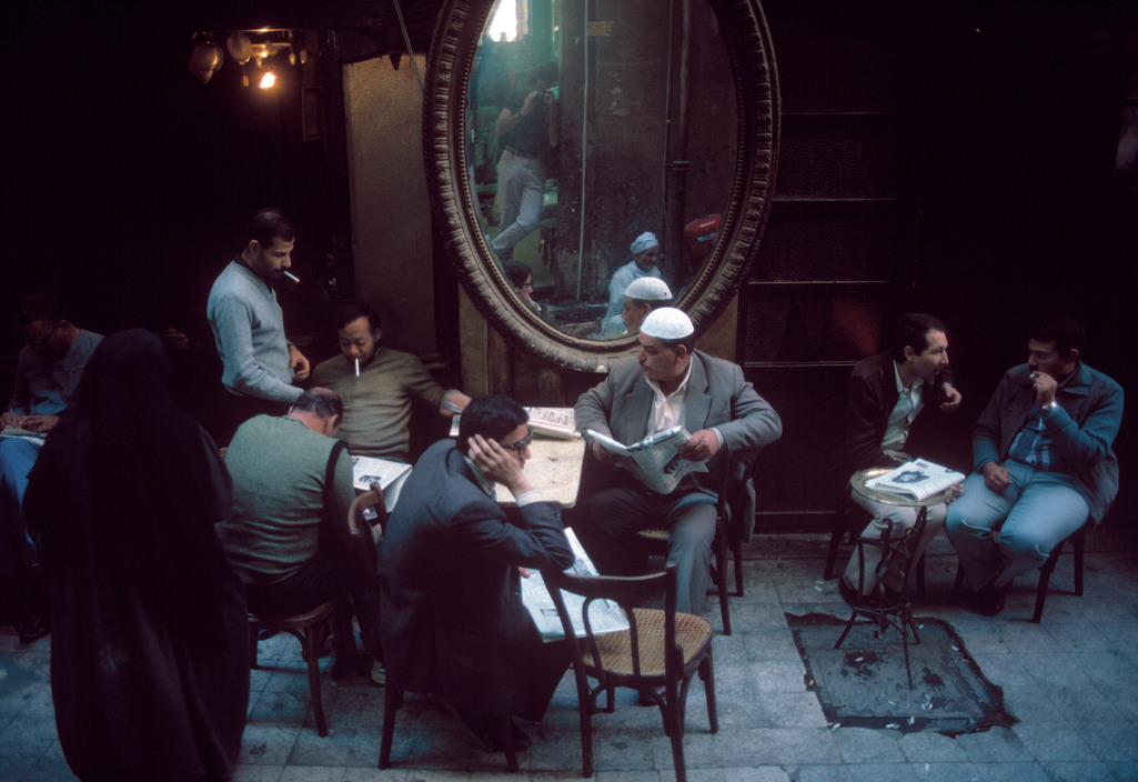 lindazahra: EGYPT. Cairo. A cafe in the bazaar of Khan El Khalili. 1986. Bruno Barbey 