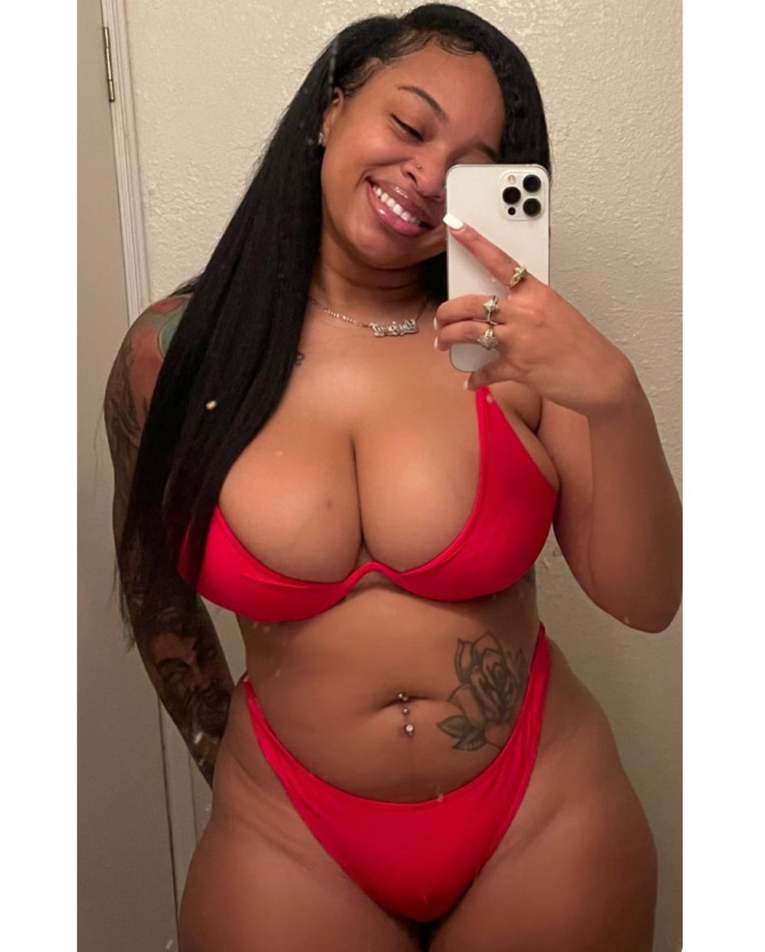 thicksexyasswomen2021:bluetheory2:Happy @thicksexyasswomen2021😁