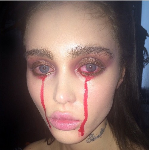 Vomits Her Mind 