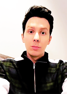 amazingphiw:i thought that was gonna be a selfie!