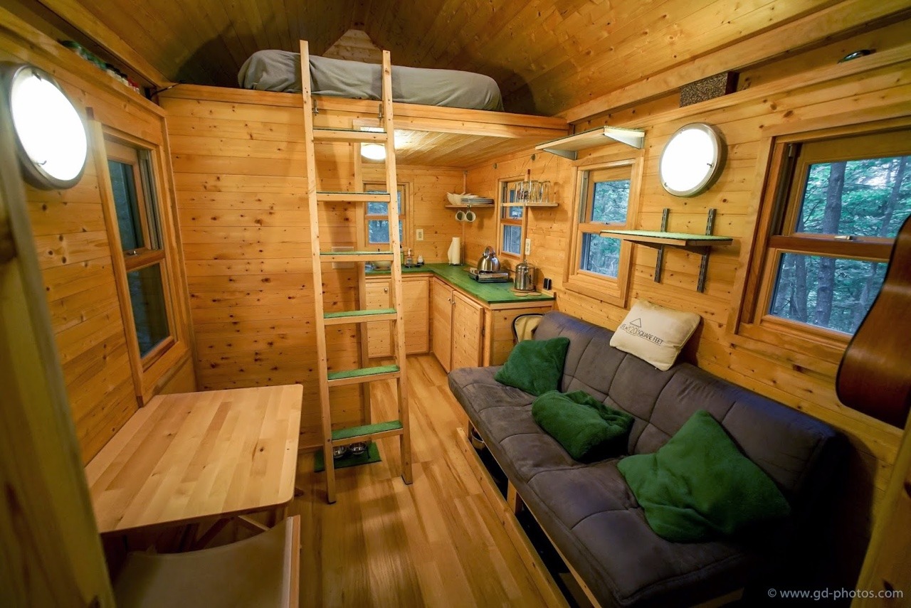 smallandtinyhomeideas:  Laura LaVoie 120squarefeet | photos: Guillame Dutilh of