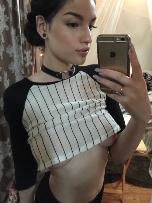 ladyxtease:  Werkin the underboob last night on cam 😸 Come join the fun tonight around 7 pm the goal of the night will be a bath show! ✨✨  You have amazingly beautiful skin!