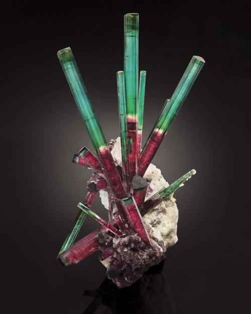 XXX red-green tourmaline photo