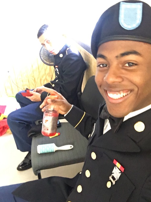 so-dayi:  sexgestiveswag:  Military men are always the horniest     So-Dayi.tumblr.com   