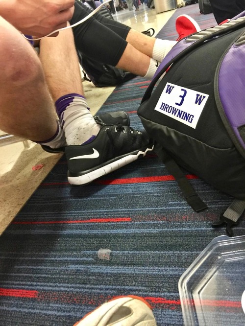 guysinshortsandsocks: boysmells:WA State QB Jake B. doesn’t like to wash his socks very much a