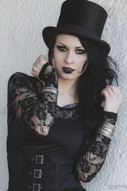 victorian-goth:  Victorian goth http://victorian-goth.tumblr.com/