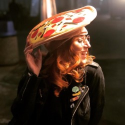 PIZZA HAT @arcadeexpo  (at Museum of Pinball)