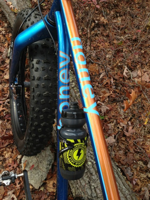 teamawesomecycling: honeybikes: NTF shred R&D #NTF #fatbikes #honeybikes #26 Looking Awesome!