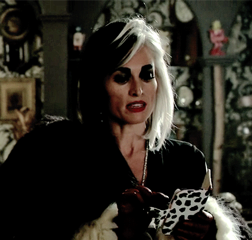 onceuponatime-fairytales: Cruella +  dalmatian phone case 