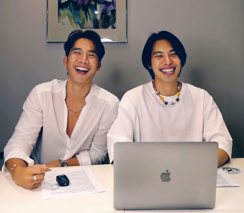 allovelyhappily: Maxtul’s MondayLive full of their positive, happy vibes