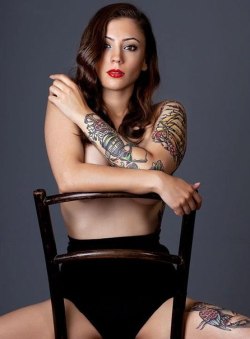 tattooedwomenarebeautiful:  Modèle: Kristina Labahn