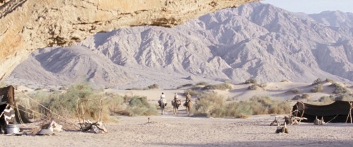 laimagenprecisa:Movies/Theeb (Naji Abu Nowar, 2014)Western.