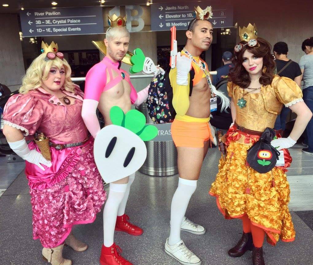 manbootypokeball:  Hey me and my buddy were genderbent Peach and Daisy for comiccon.