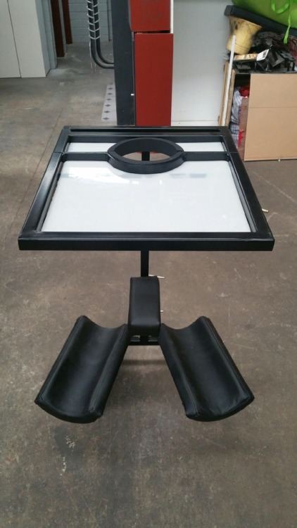 mega-kink:Padding around the neck added. Ready to be picked up tmmr. Watch this space for pics of gimps in it soon ;)