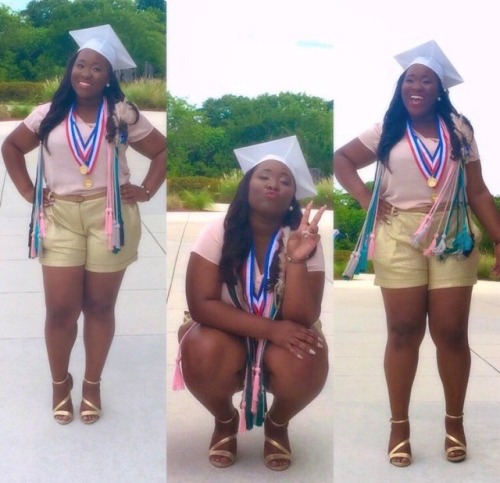 sephezade:  cartnsncreal:  black girls getting their degrees is my aesthetic 👏🏾🎓👑  We are Magic!    Congratulations Ladies!!! 