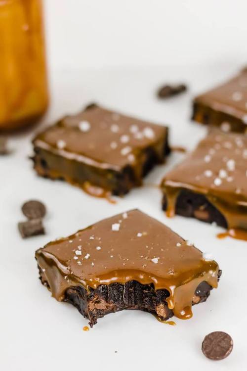 sweetoothgirl: TRIPLE CHOCOLATE FLOURLESS BROWNIES WITH SALTED CARAMEL