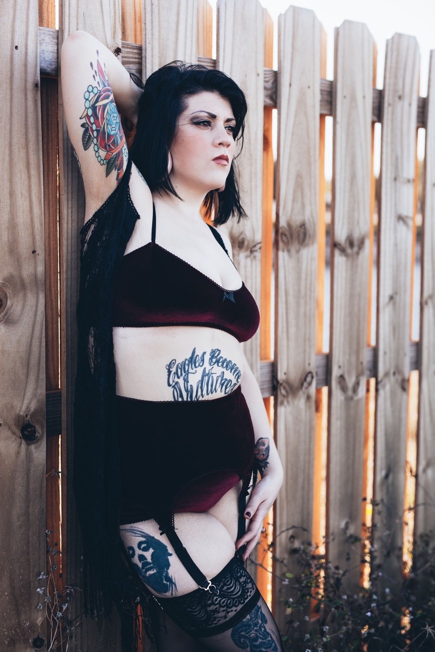 xeaglesbecomevulturesx:  Some photos that make me feel like my flaws are ok.  Wow!