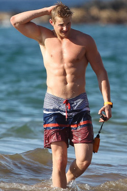 hotfamous-men:  Alexander Ludwig