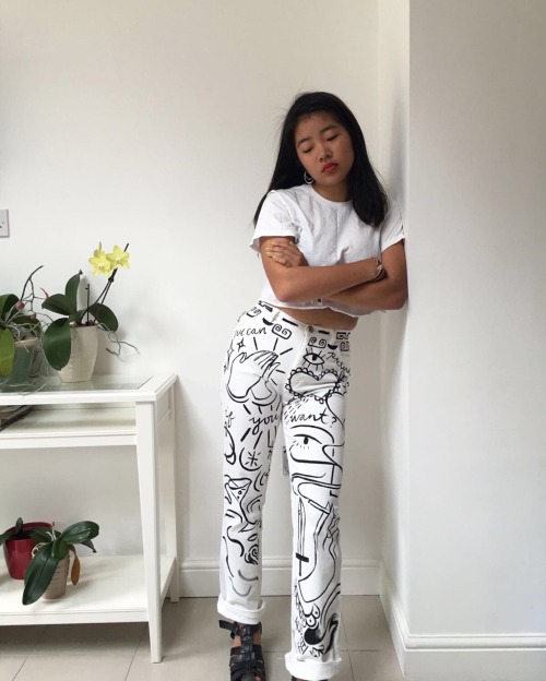 imjoeyyu: Selling these hand painted jeans: Size 8-10message me to buy!£90+ p&amp;p (video