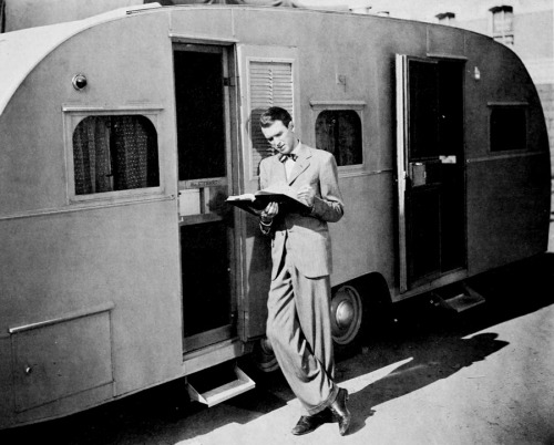 lars134:  Jimmy Stewart on the set of “It’s a Wonderful Life”  