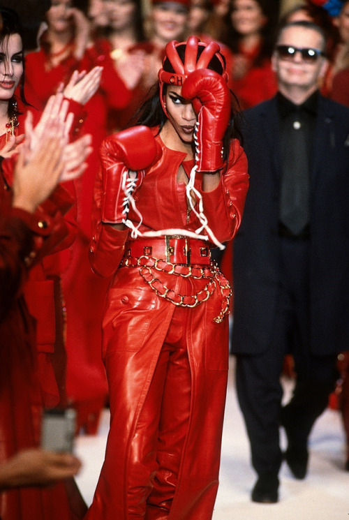 the-original-supermodels: Chanel F/W 1992Model: Stephanie Roberts