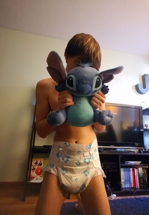 paddedtwinkstar:  What a great surprise in the mail today!! Awesocute diapers!!! Feeling super babyish today!! Look at the wittle blue teddy bears hehe