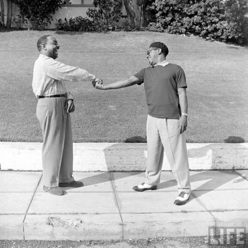 Benny Carter and Dizzy Gillespie(Allan Grant. 1948)