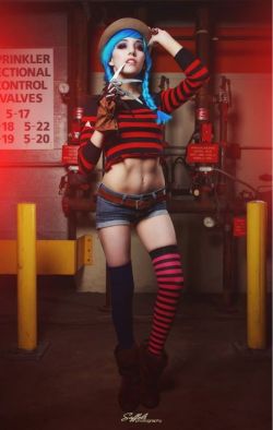 league-of-legends-sexy-girls:  Freddy Krueger Jinx 