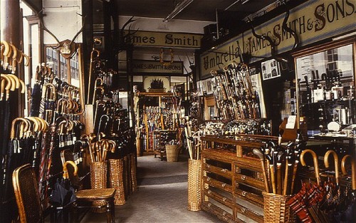 holdhard:Founded in 1830, James Smith & Sons is the oldest umbrella shop in Europe.