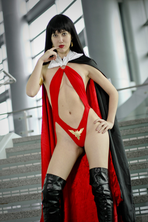 gamefan23:  Event: Wondercon 2012 & Comic Con 2012 Cosplayer: https://www.facebook.com/caroline.knight.100?ref=ts&fref=ts Photographer: gamefan23/westcowing10 (same person). By far one of the best Vamperilla cosplayers I’ve come across. 