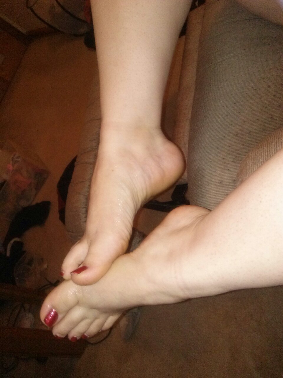 wifesbody:  The wife just hanging out with her sexy legs and feet 