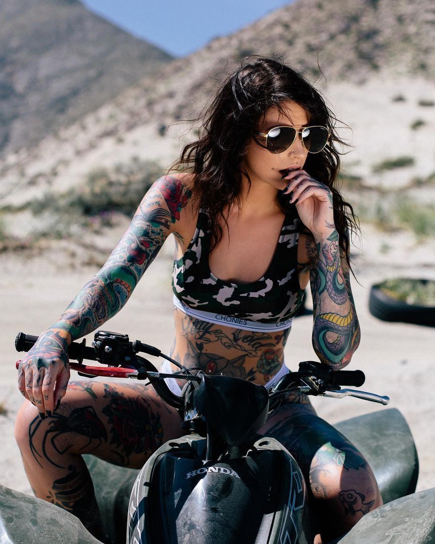 tattedbeautues:    Angela Mazzanti  