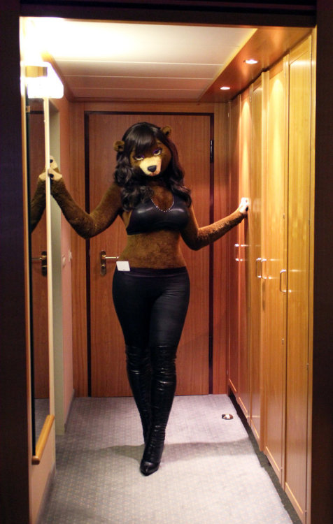 thehornyhyena:cherry the bear! god she’s soooo pretty!