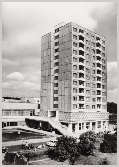 benkaden:AnsichtskarteBad Salzungen (Thür.)Hochhaus am Leninplatz[Erhard Simon,1960er Jahre]AUS